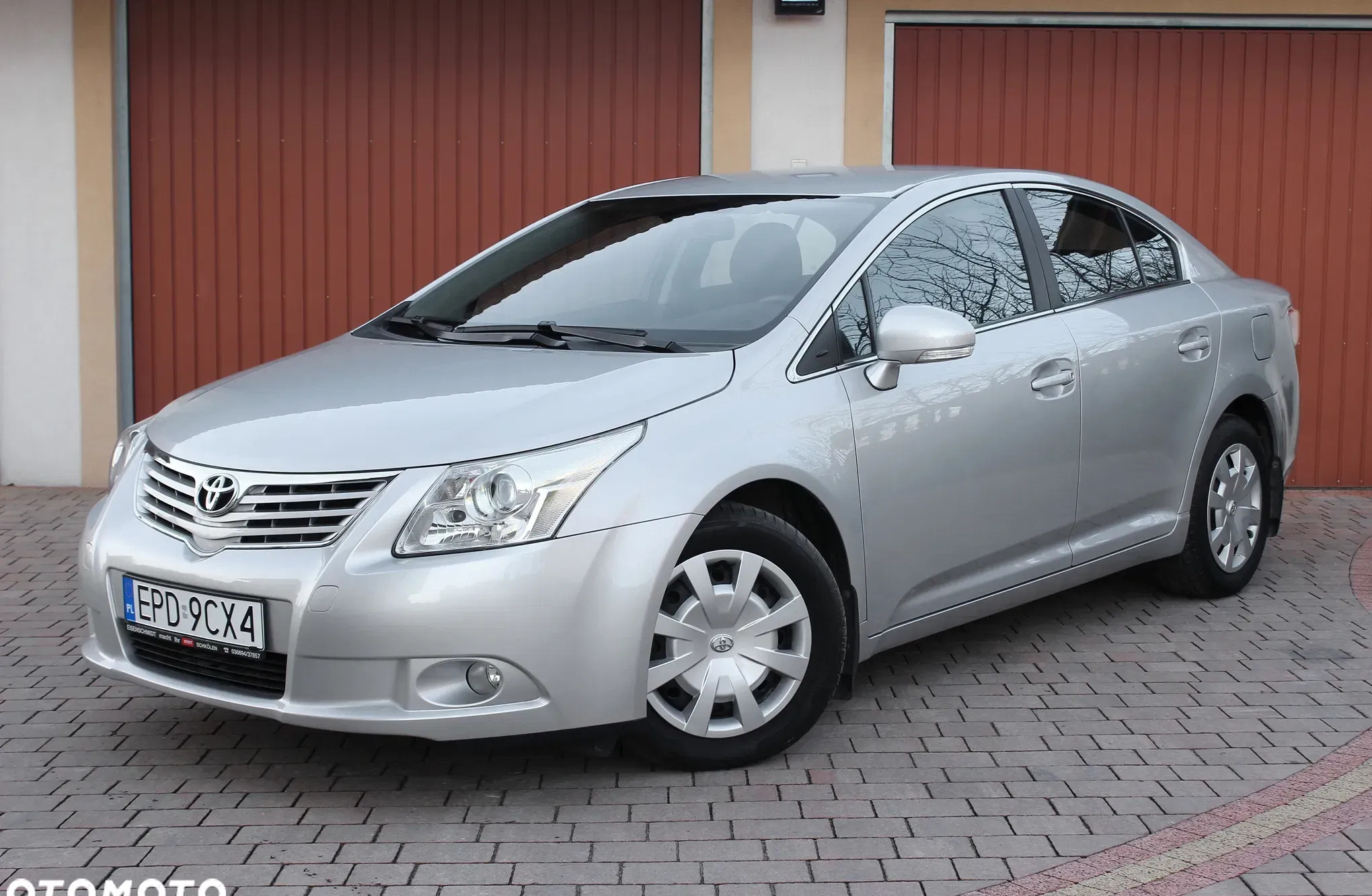 poddębice Toyota Avensis cena 41000 przebieg: 84000, rok produkcji 2011 z Poddębice